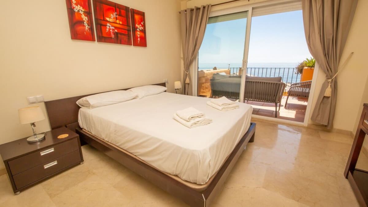 Middle Floor Apartment in La Duquesa — photo 9 of 10