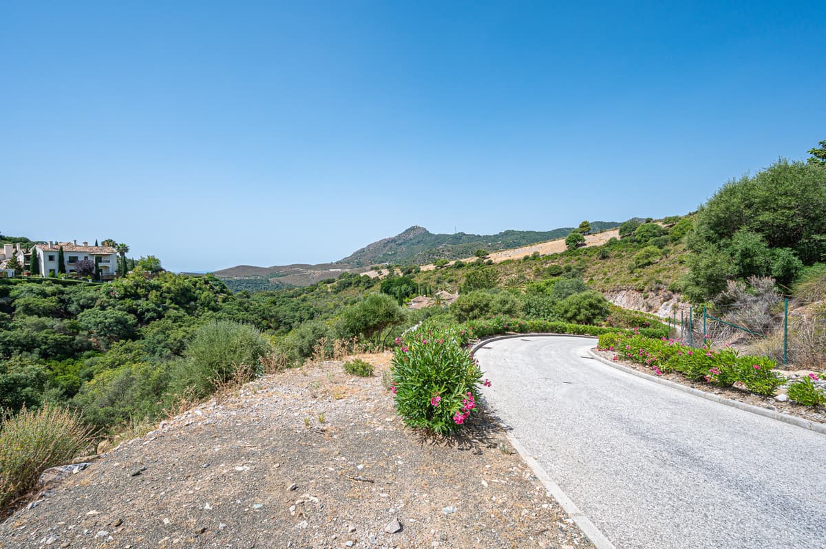 Land in La Zagaleta — photo 2 of 10