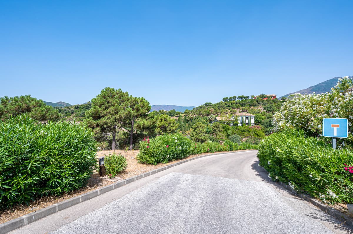 Land in La Zagaleta — photo 6 of 10