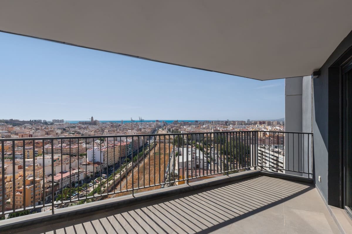 Middle Floor Apartment in Málaga Centro — photo 4 of 10