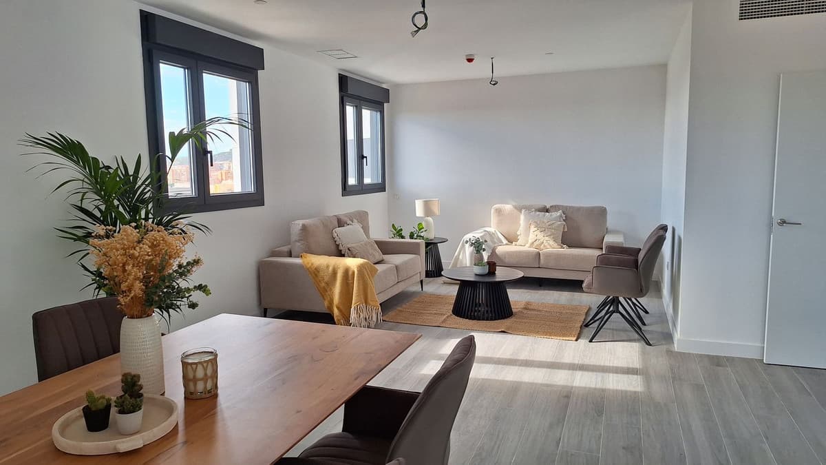 Middle Floor Apartment in Málaga Centro — photo 5 of 10