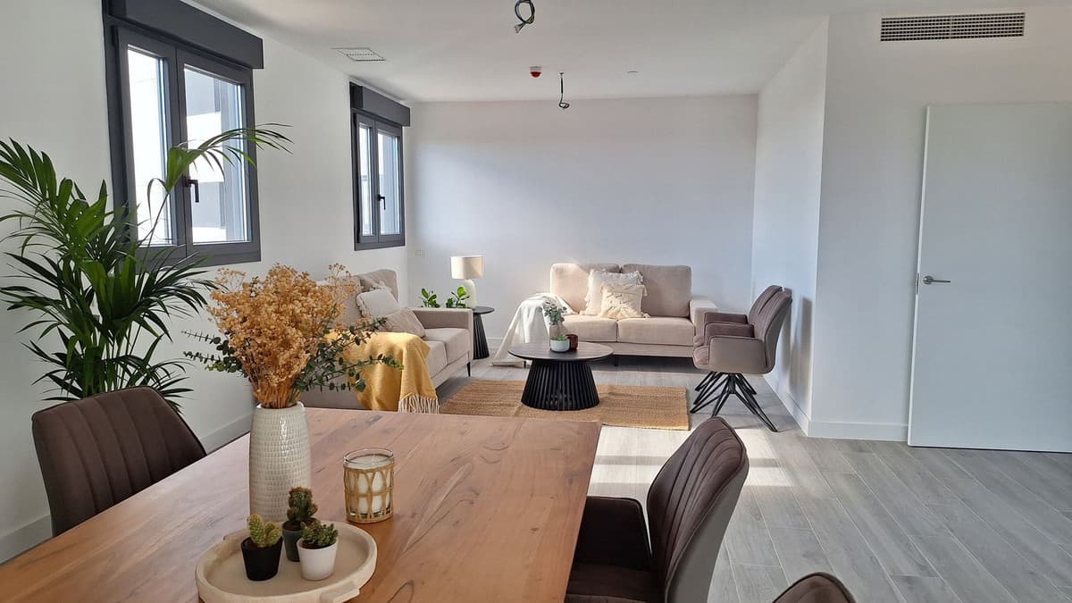 Middle Floor Apartment in Málaga Centro — photo 7 of 10