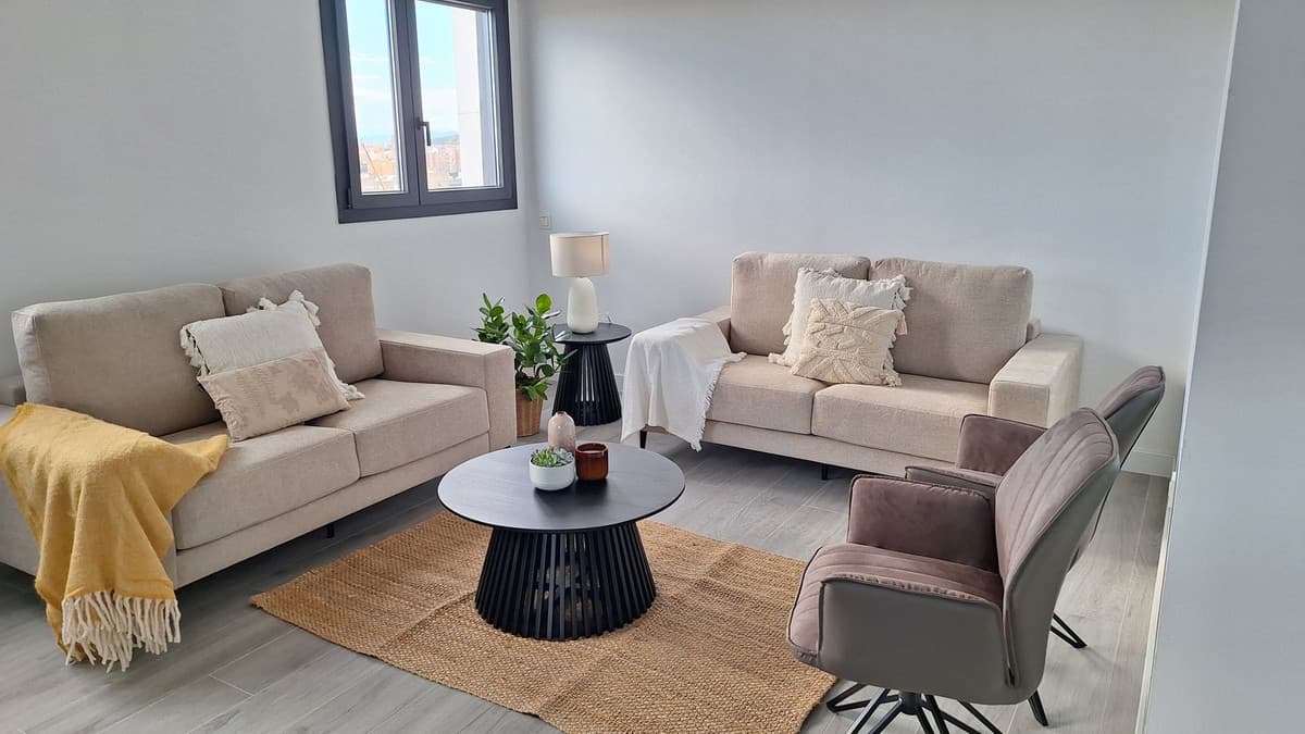Middle Floor Apartment in Málaga Centro — photo 8 of 10