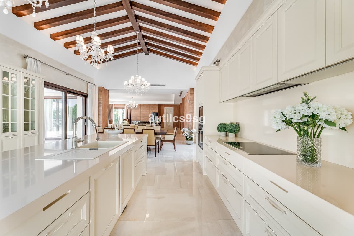 Detached Villa in Nueva Andalucía — photo 5 of 10