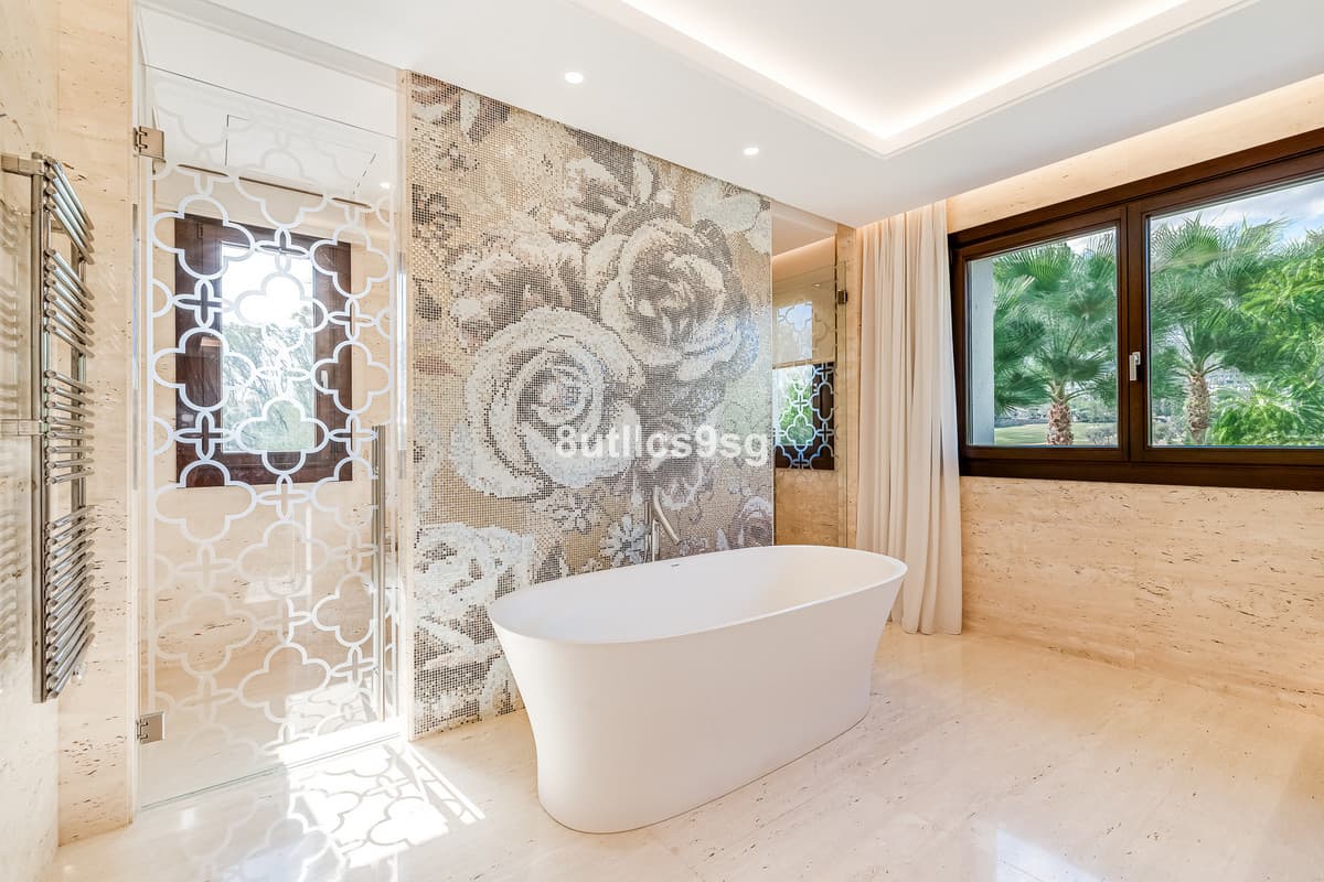 Detached Villa in Nueva Andalucía — photo 7 of 10