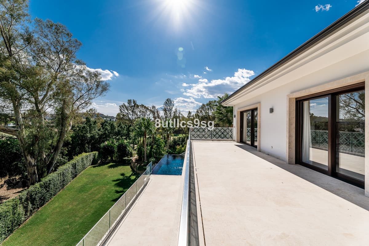Detached Villa in Nueva Andalucía — photo 8 of 10