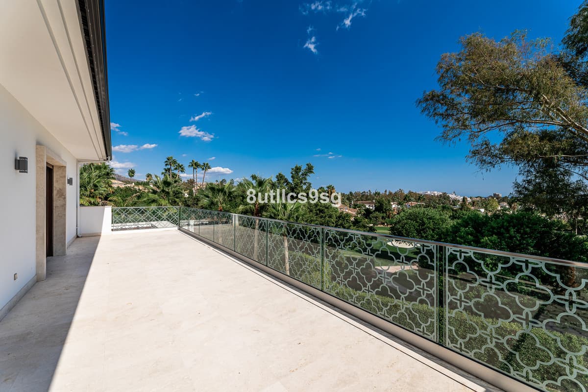 Detached Villa in Nueva Andalucía — photo 9 of 10