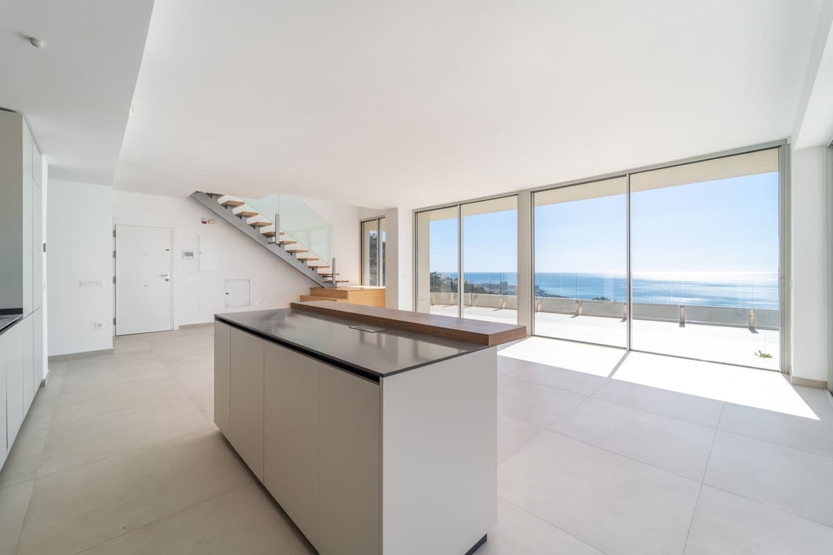Penthouse Duplex in Benalmadena Pueblo — photo 3 of 10