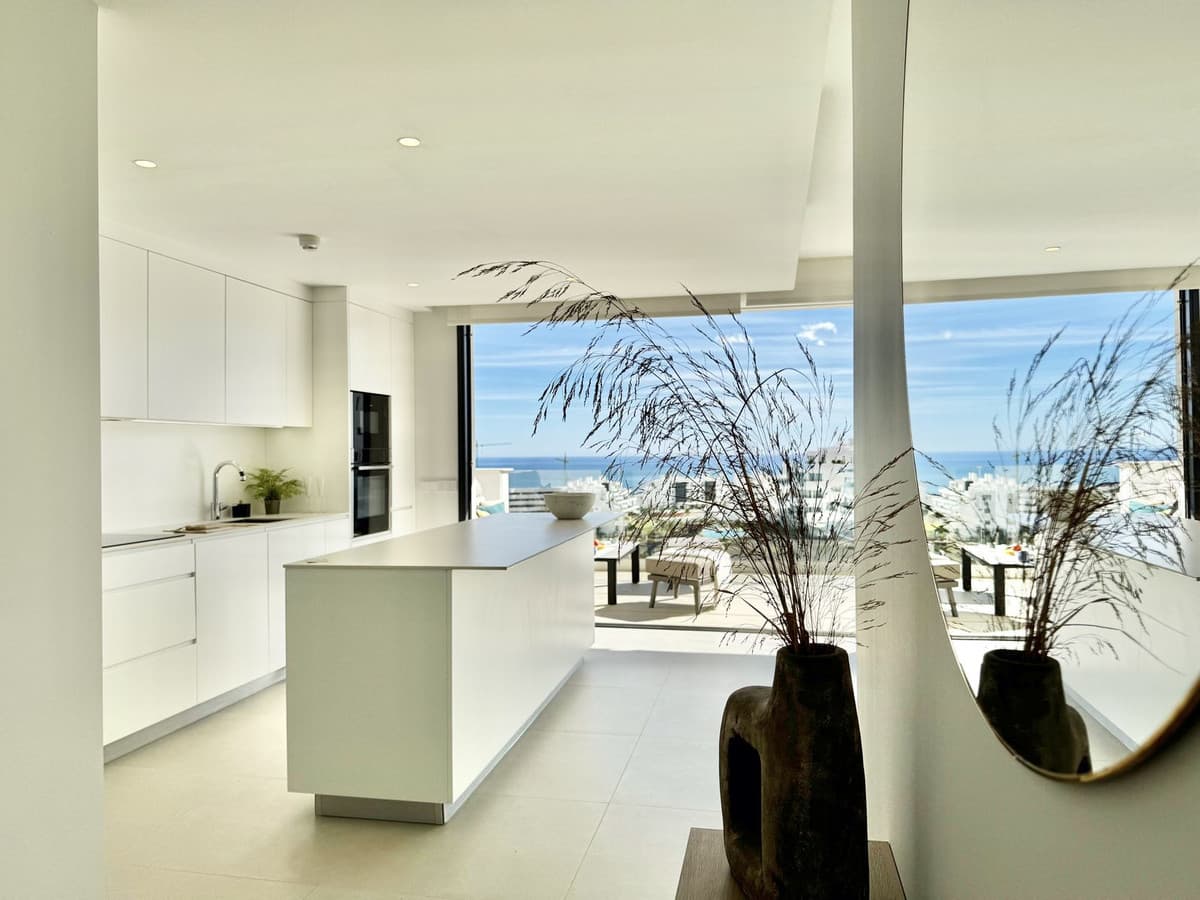 Middle Floor Apartment in Fuengirola — photo 1 of 10