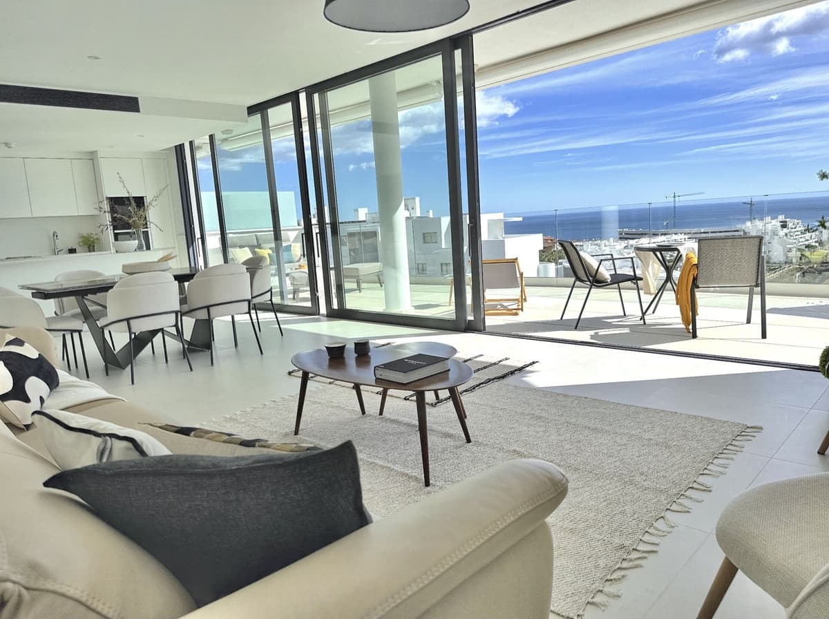 Middle Floor Apartment in Fuengirola — photo 2 of 10