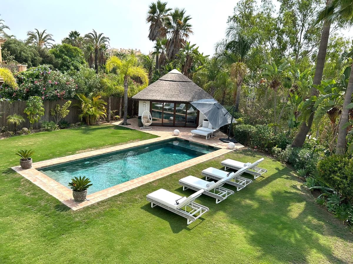 Detached Villa in Estepona — photo 1 of 10