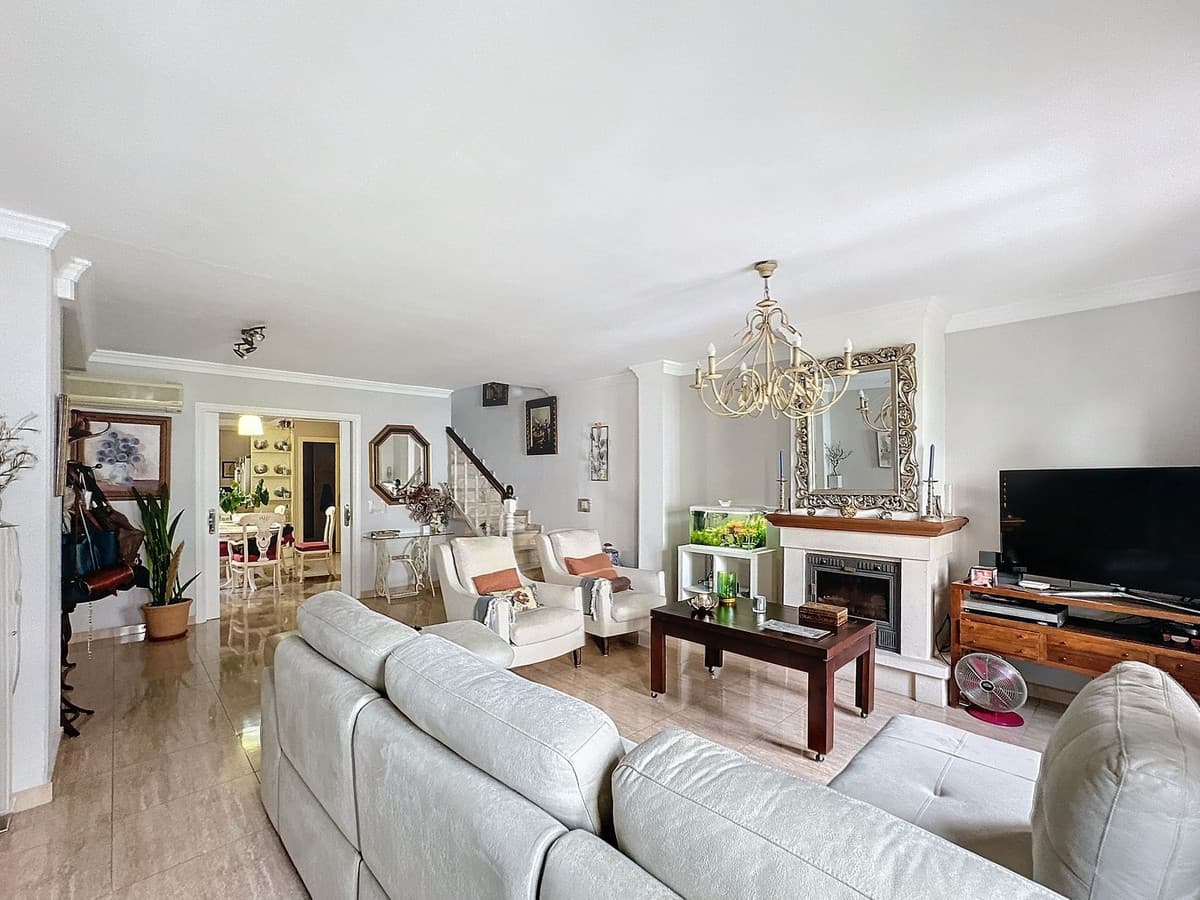 Semi-Detached House in Estepona — photo 1 of 10
