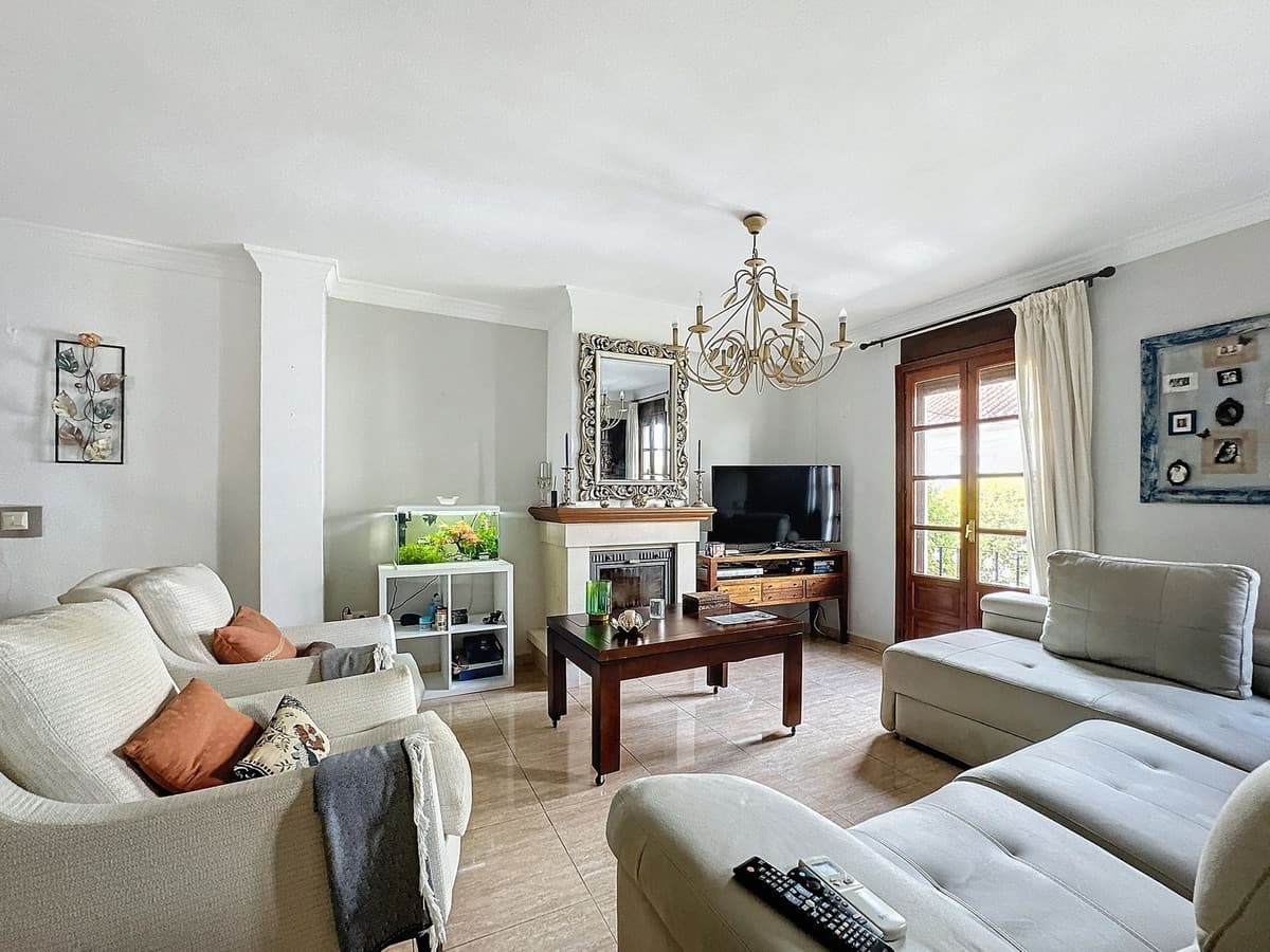 Semi-Detached House in Estepona — photo 2 of 10