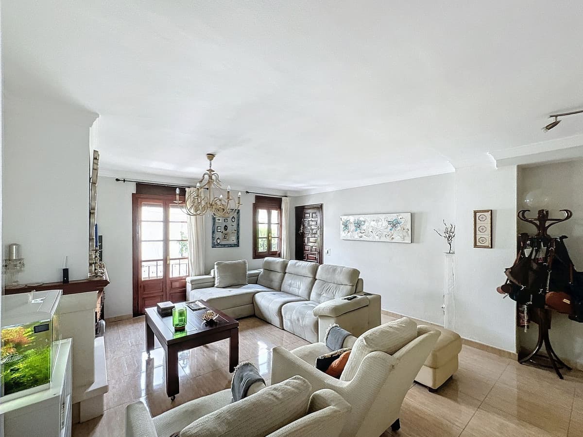 Semi-Detached House in Estepona — photo 3 of 10