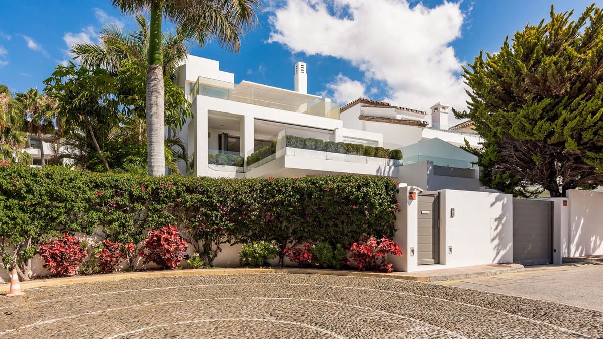 Detached Villa in The Golden Mile — photo 1 of 10