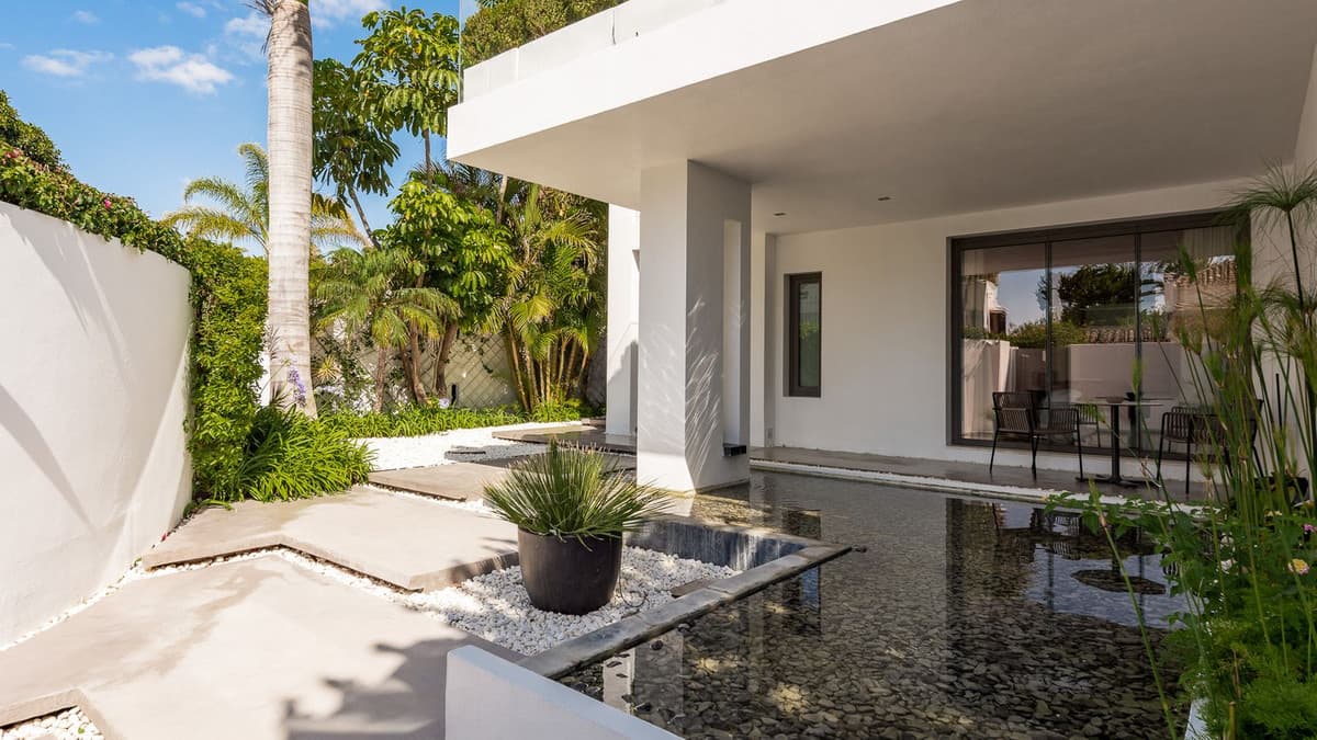 Detached Villa in The Golden Mile — photo 8 of 10