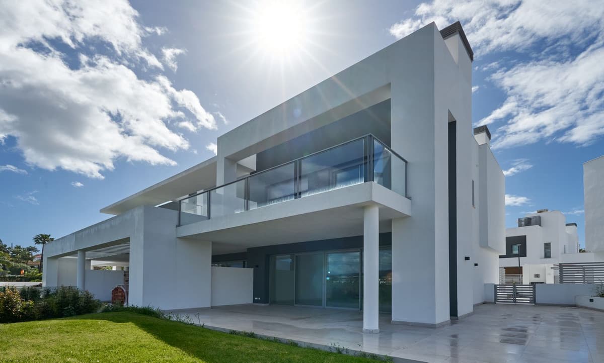 Semi-Detached House in San Pedro de Alcántara — photo 1 of 10