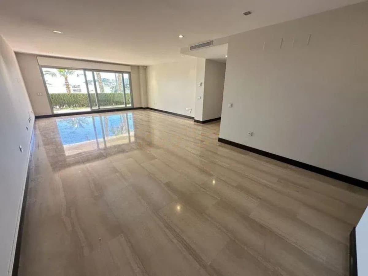 Ground Floor Apartment in Marbella — photo 6 of 10