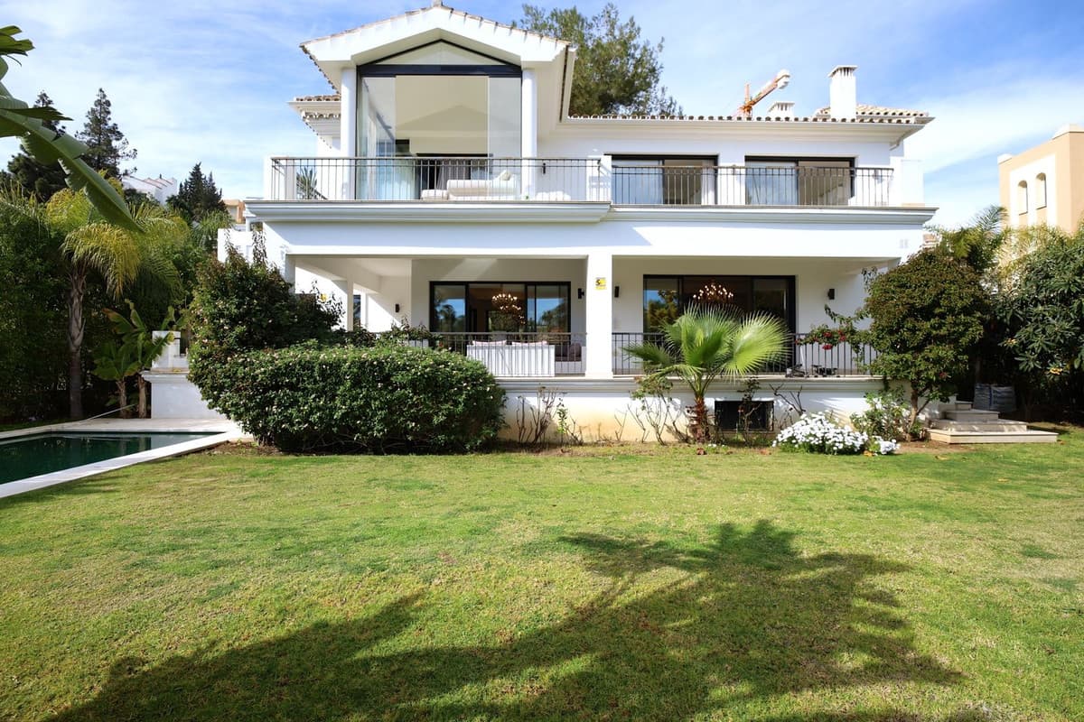 Detached Villa in Nueva Andalucía — photo 4 of 10