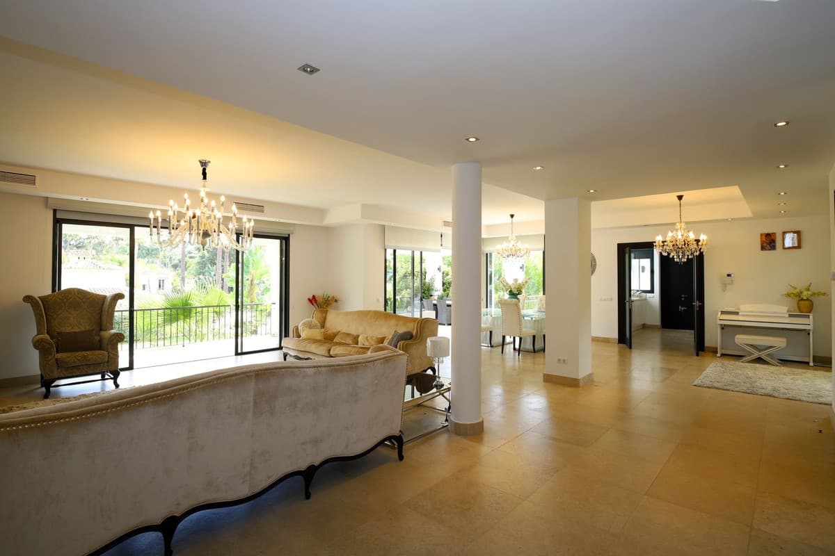 Detached Villa in Nueva Andalucía — photo 7 of 10
