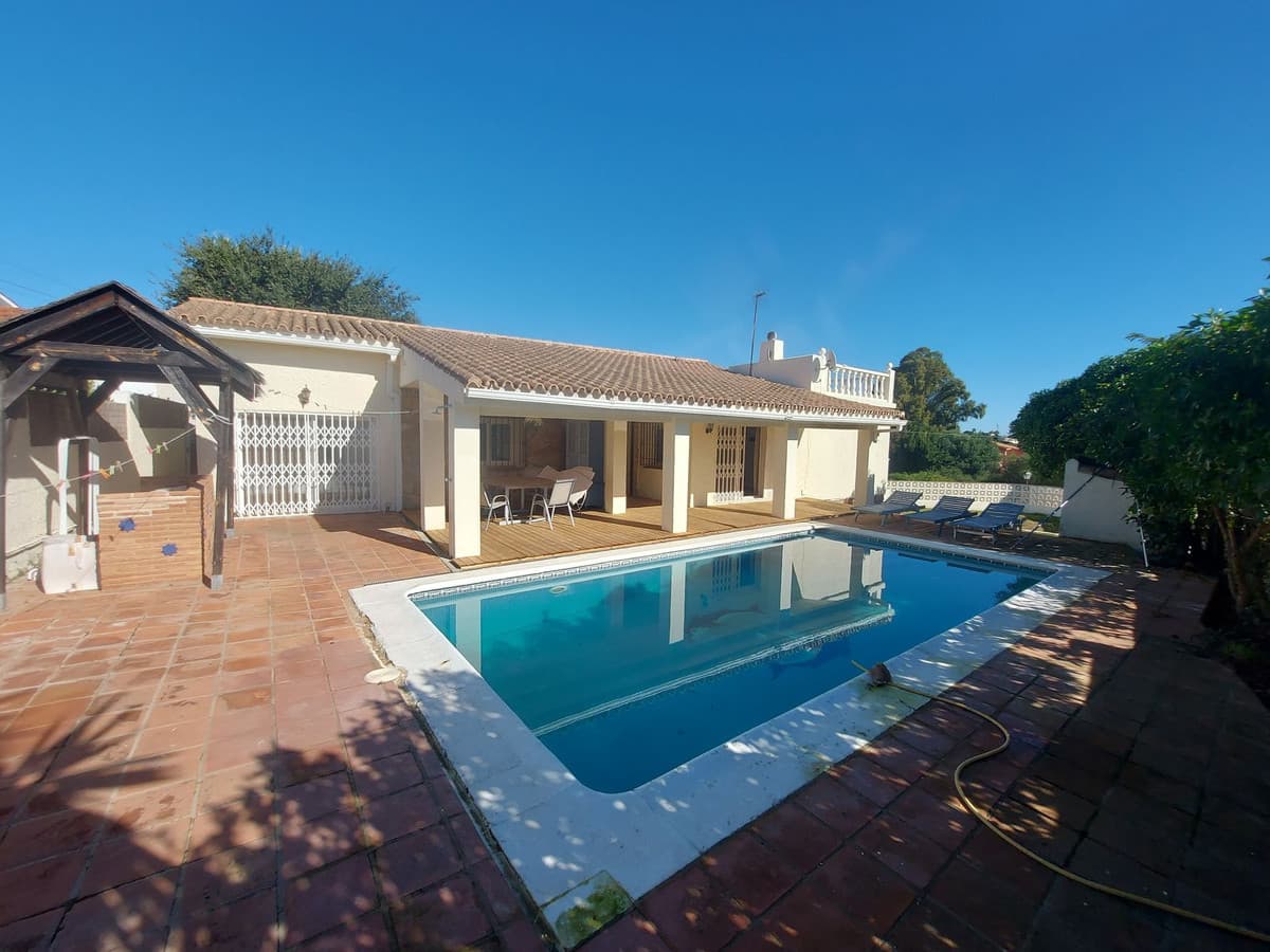 Detached Villa in Manilva — photo 1 of 10