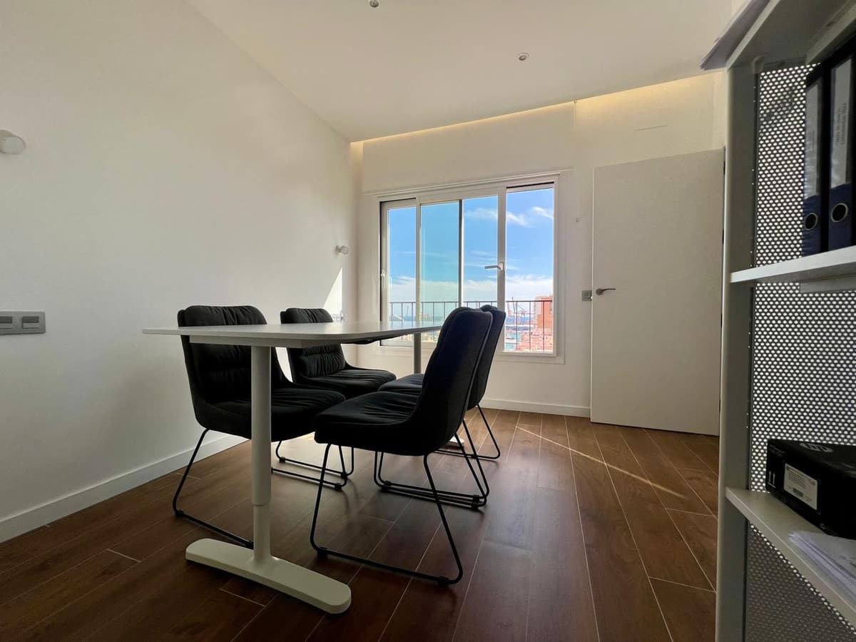 Middle Floor Apartment in Málaga Centro — photo 2 of 8