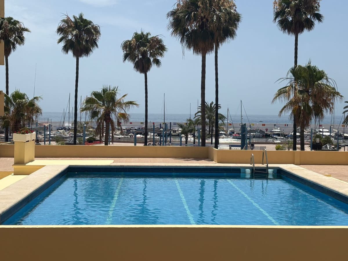 Middle Floor Apartment in Marbella — photo 2 of 10