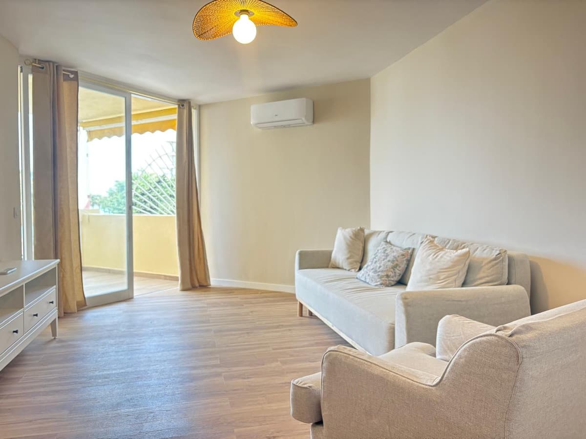 Middle Floor Apartment in Marbella — photo 3 of 10