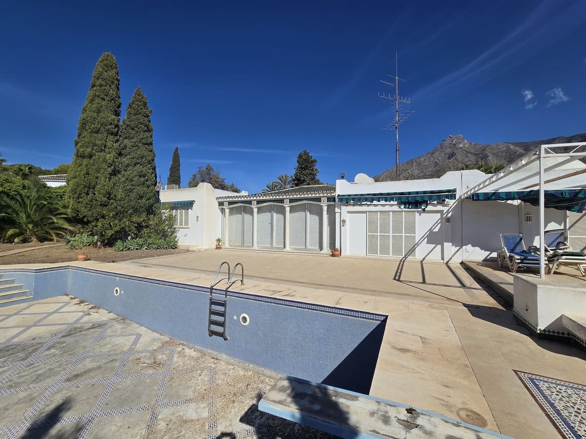 Detached Villa in Marbella — photo 1 of 10