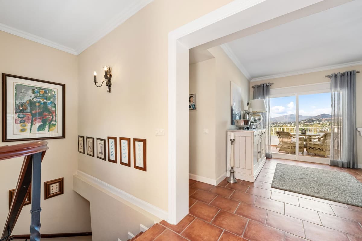 Townhouse in Nueva Andalucía — photo 5 of 10