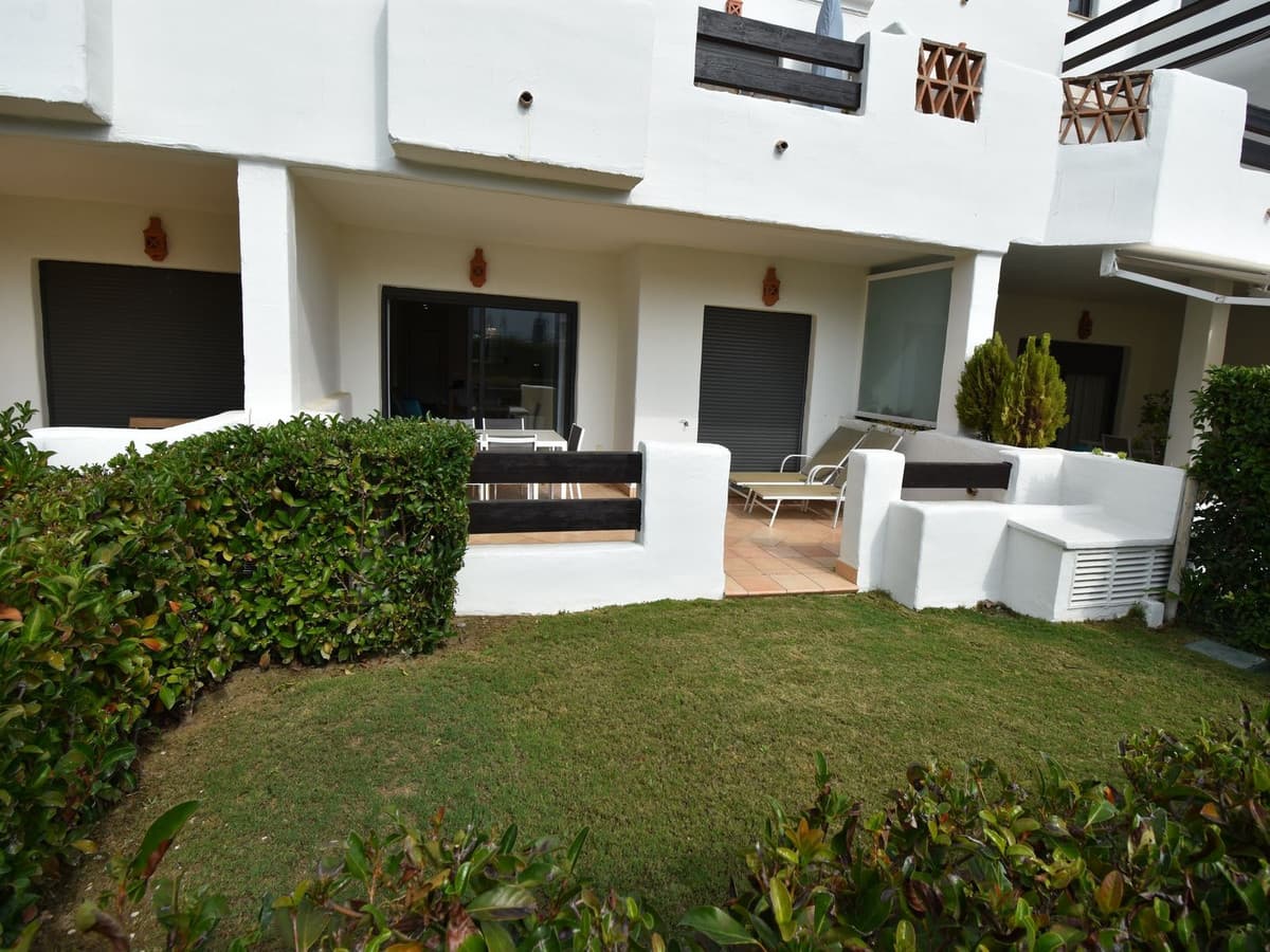 Ground Floor Apartment in Estepona — photo 3 of 10