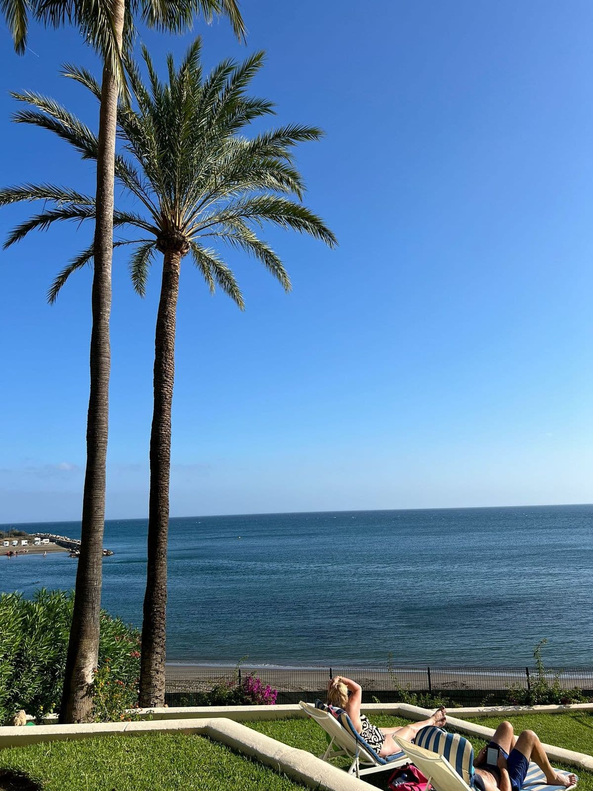 Middle Floor Apartment in Estepona — photo 2 of 10