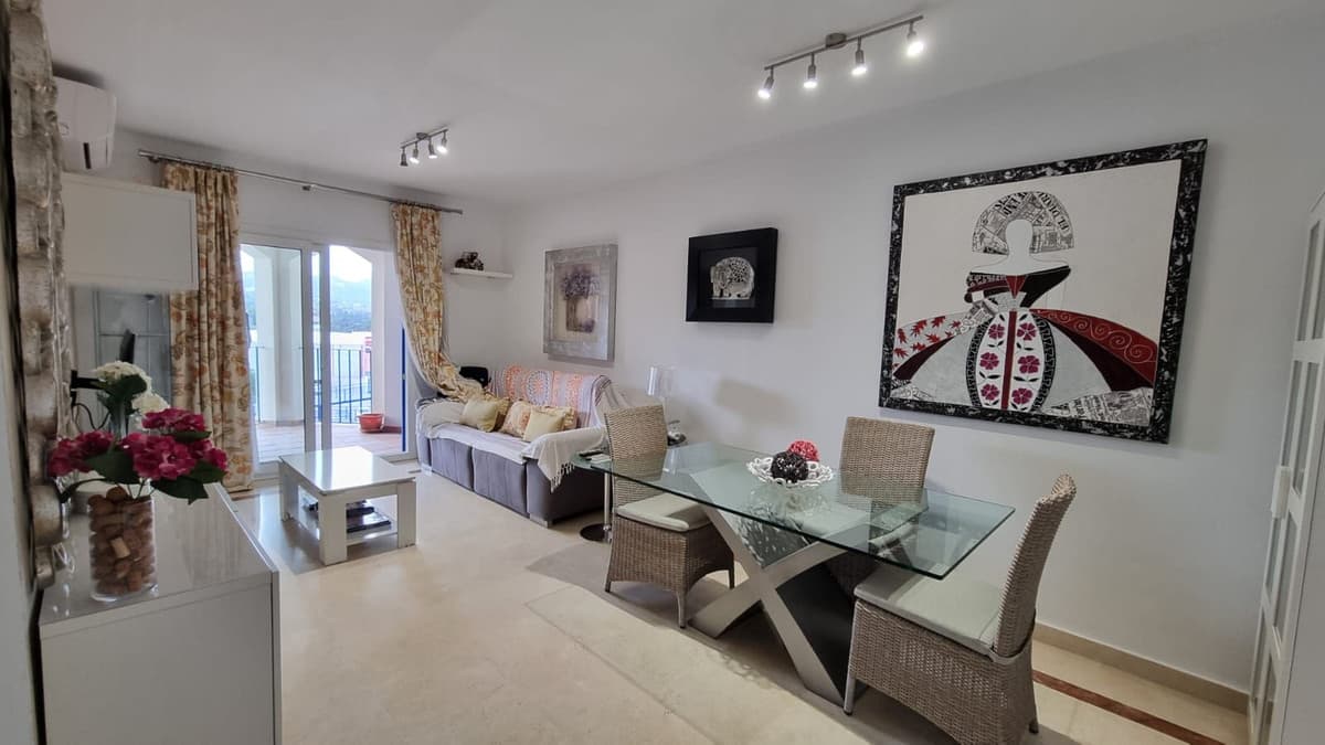 Middle Floor Apartment in San Luis de Sabinillas — photo 1 of 10
