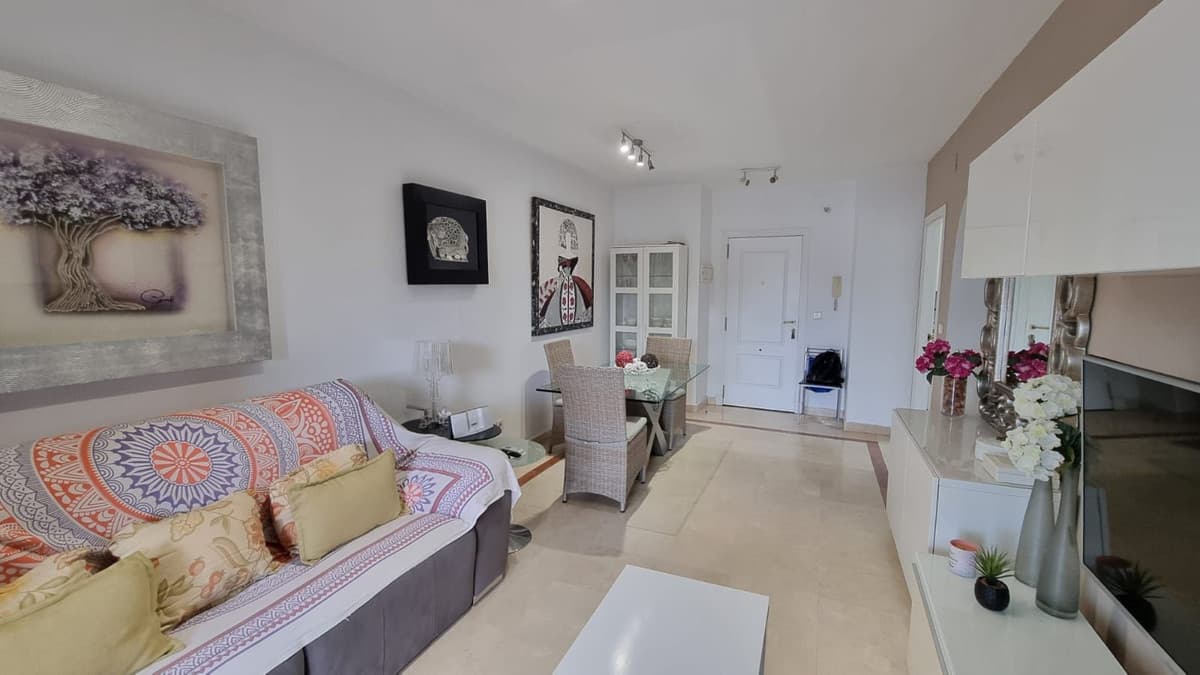 Middle Floor Apartment in San Luis de Sabinillas — photo 4 of 10