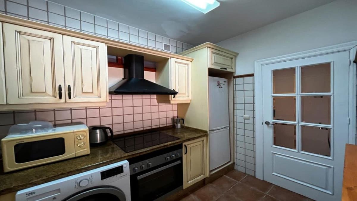 Middle Floor Apartment in Fuengirola — photo 3 of 10