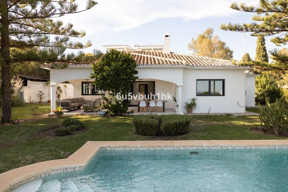 Detached Villa in La Quinta — photo 1 of 10