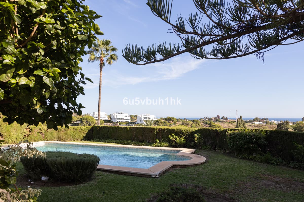 Detached Villa in La Quinta — photo 3 of 10
