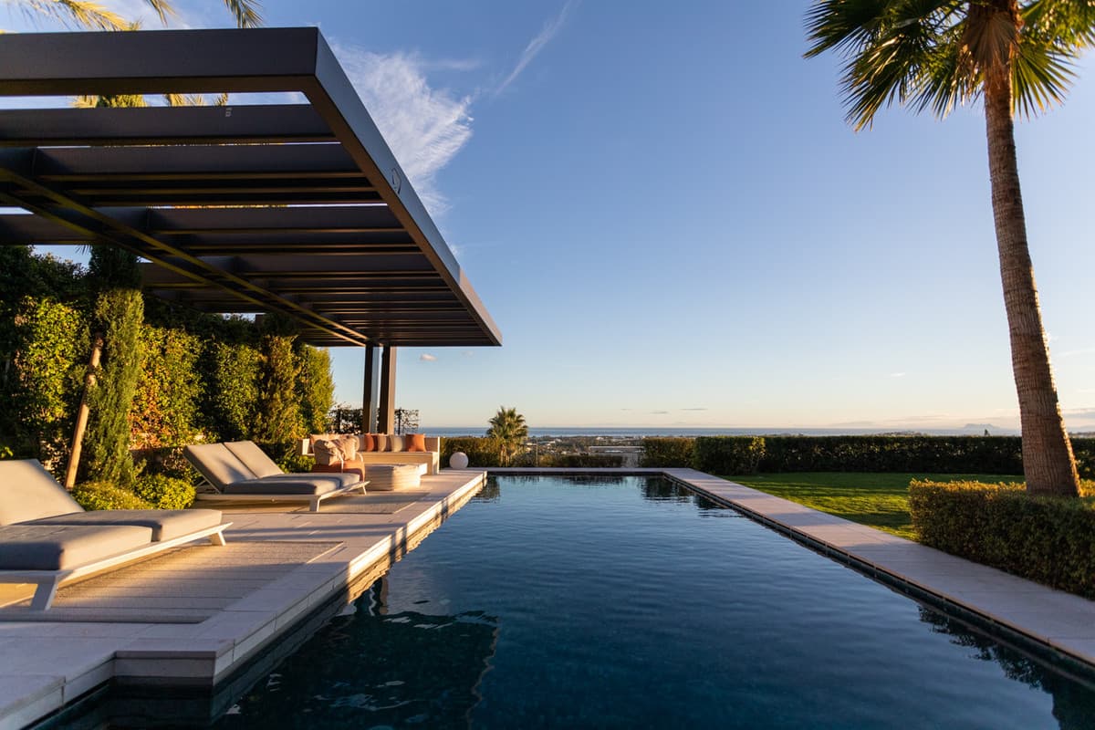 Detached Villa in La Quinta — photo 1 of 10