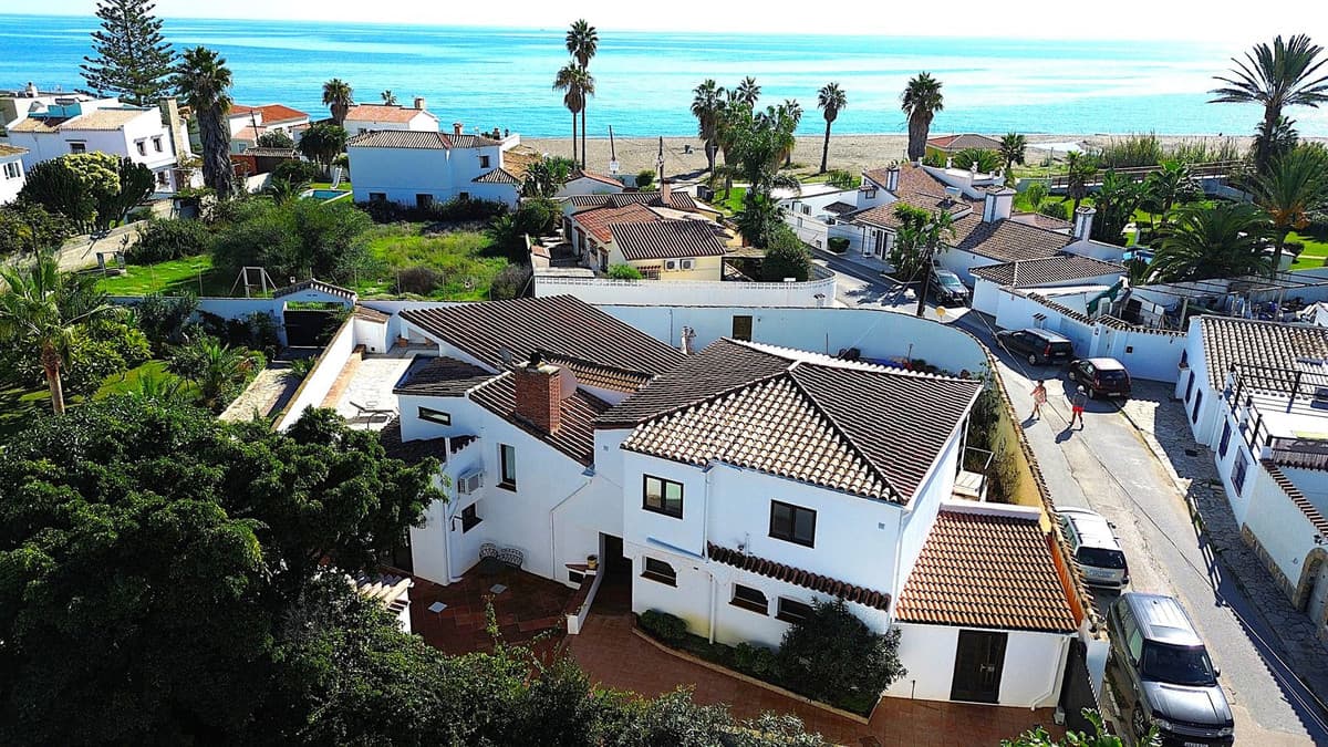 Detached Villa in Estepona — photo 2 of 10