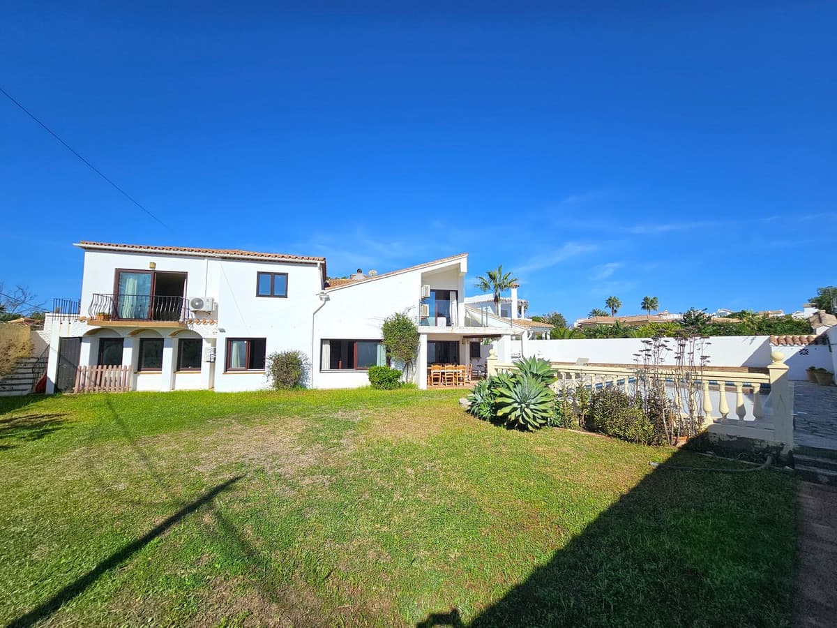 Detached Villa in Estepona — photo 3 of 10