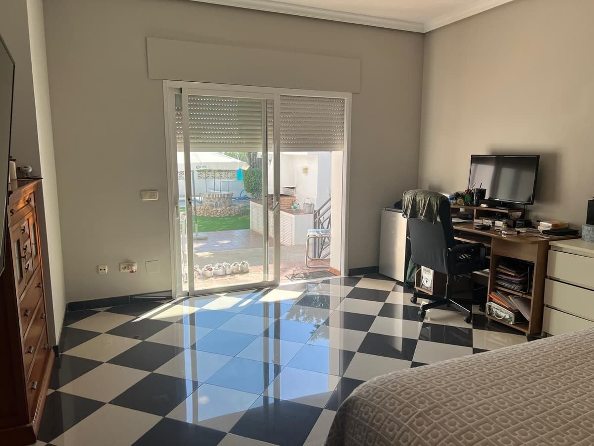 Detached Villa in Marbella — photo 8 of 10