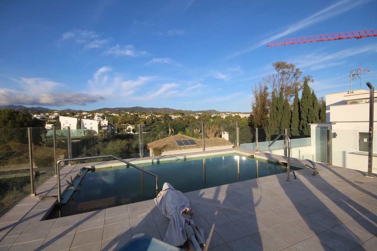 Detached Villa in Elviria — photo 2 of 10