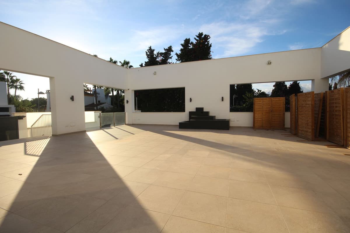 Detached Villa in Elviria — photo 4 of 10