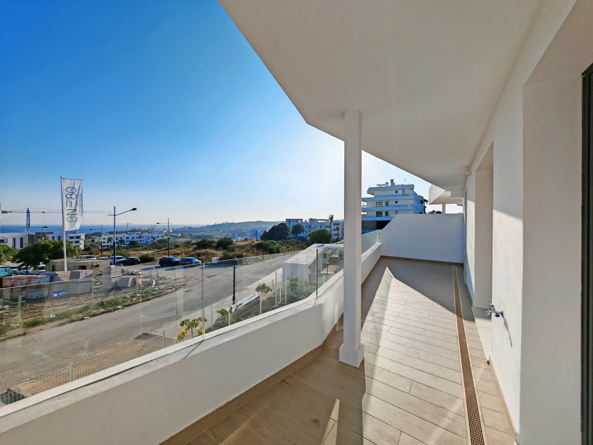 Middle Floor Apartment in Estepona — photo 1 of 10
