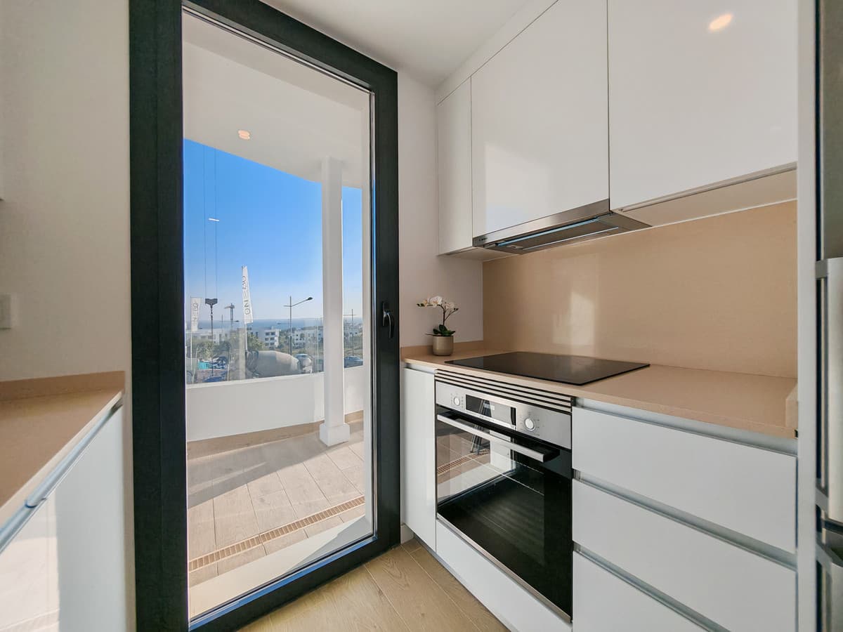 Middle Floor Apartment in Estepona — photo 6 of 10