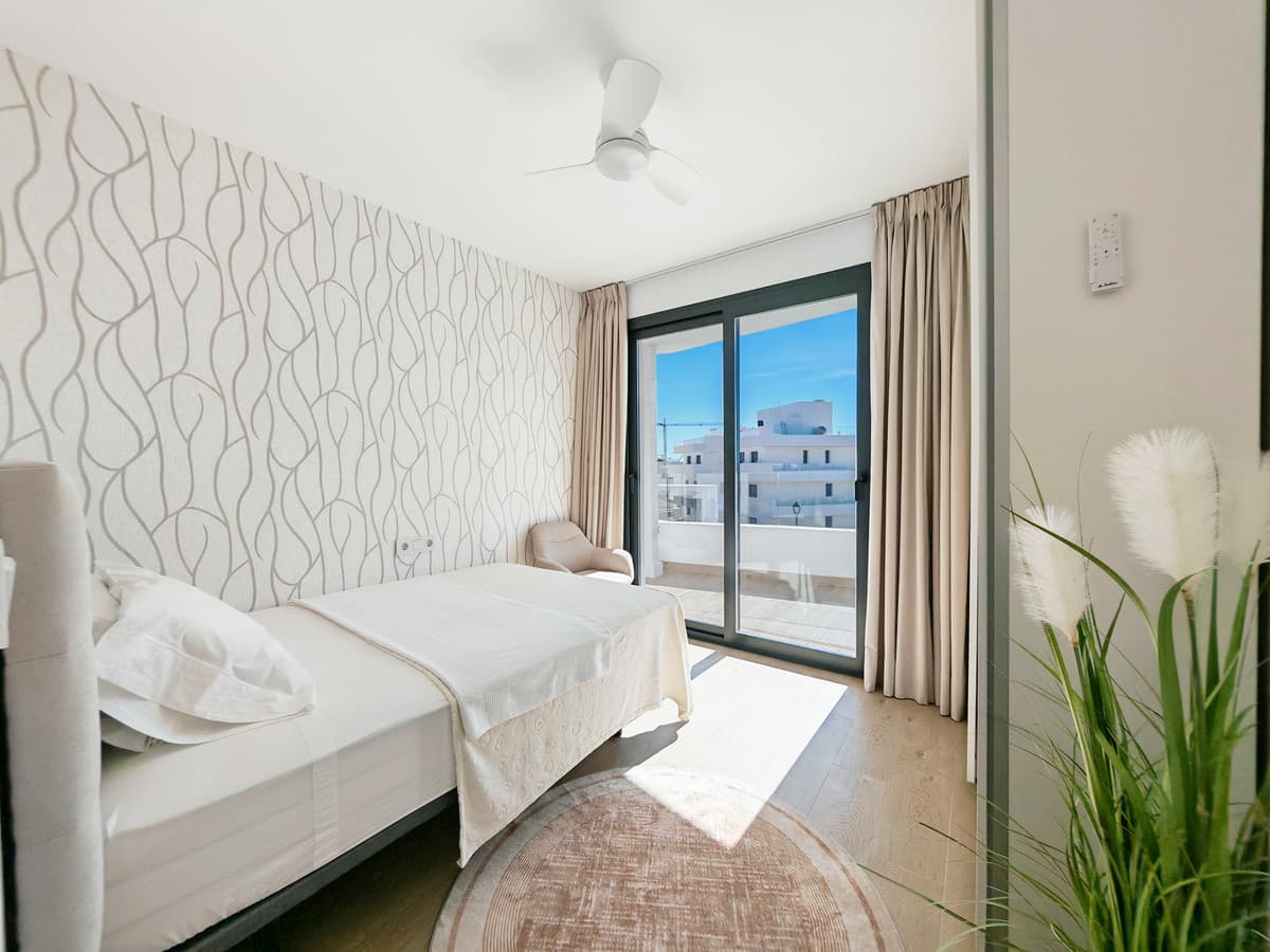 Middle Floor Apartment in Estepona — photo 7 of 10
