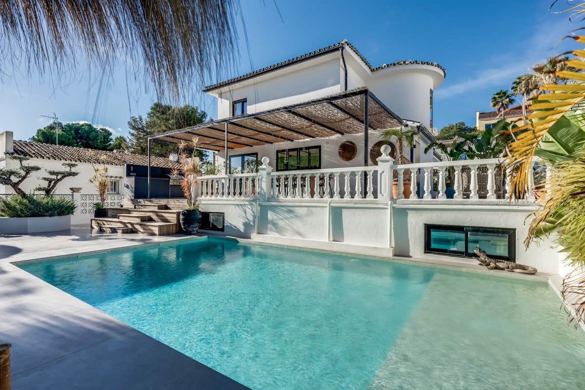 Detached Villa in Nueva Andalucía — photo 1 of 10