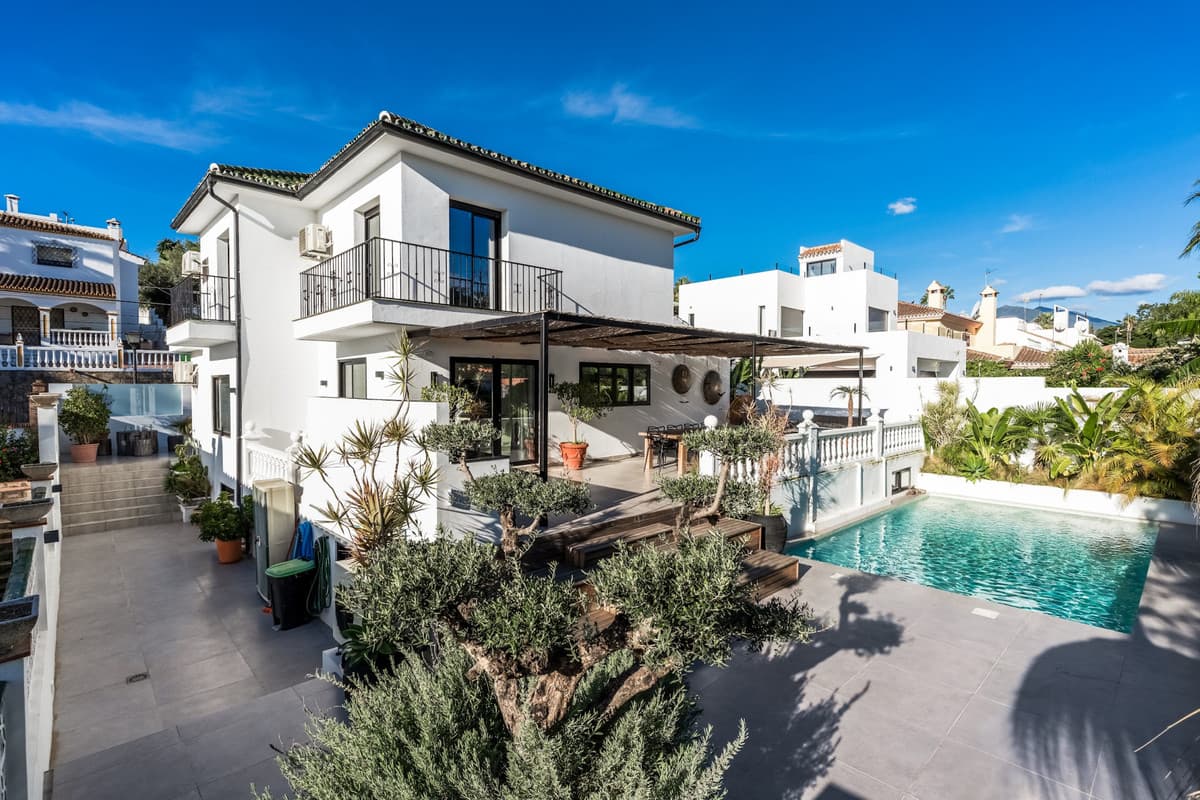 Detached Villa in Nueva Andalucía — photo 2 of 10
