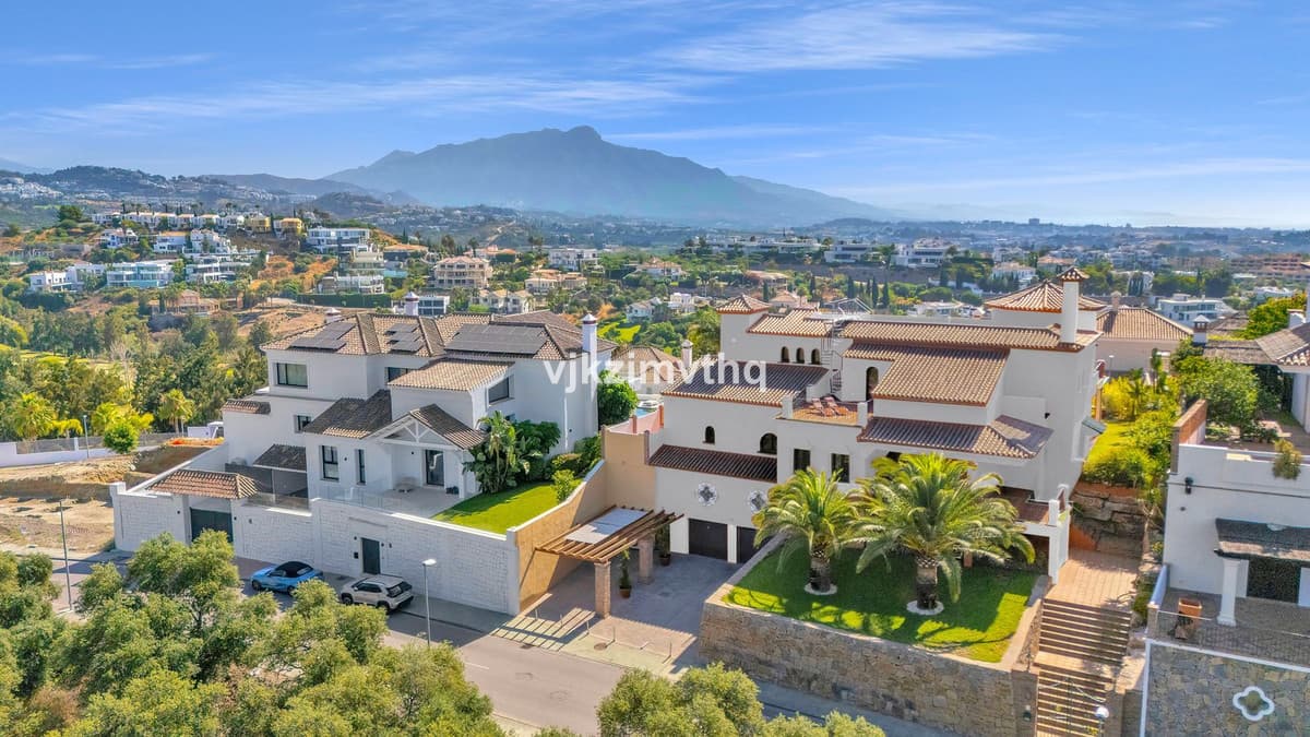 Detached Villa in Benahavís — photo 2 of 10