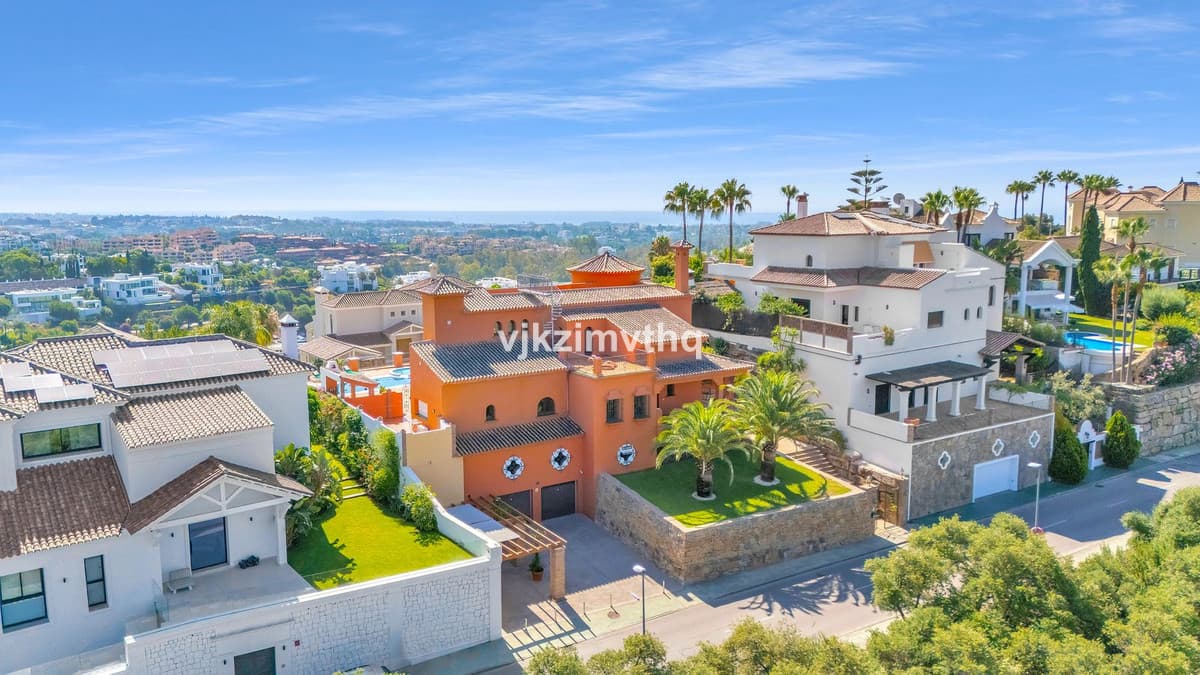 Detached Villa in Benahavís — photo 3 of 10
